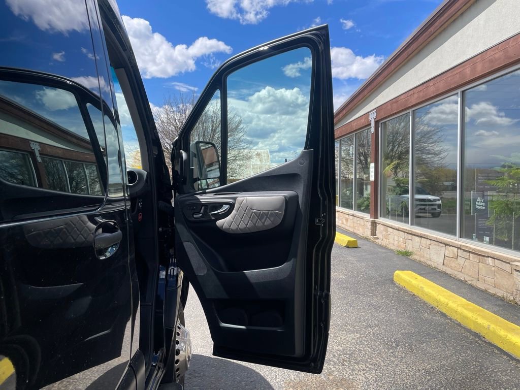 Used 2023 Mercedes-Benz Sprinter 3500 image 31