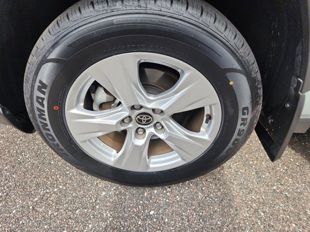 Used 2021 Toyota RAV4 XLE image 30
