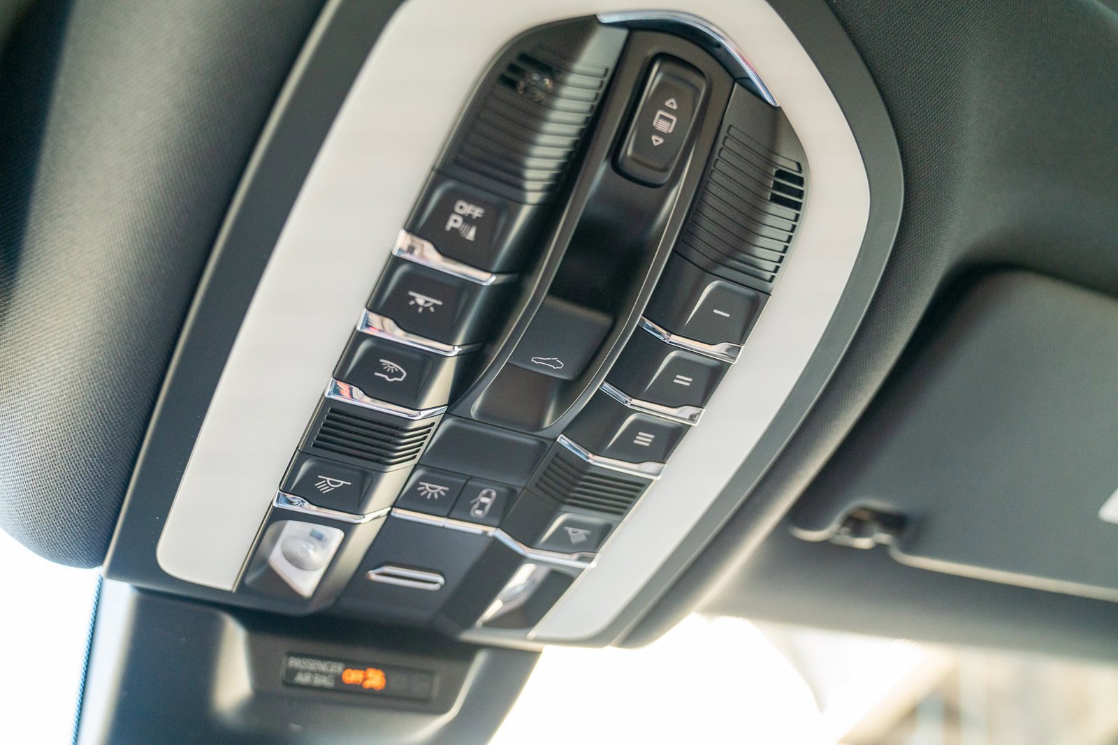 Certified 2025 Porsche Macan image 19