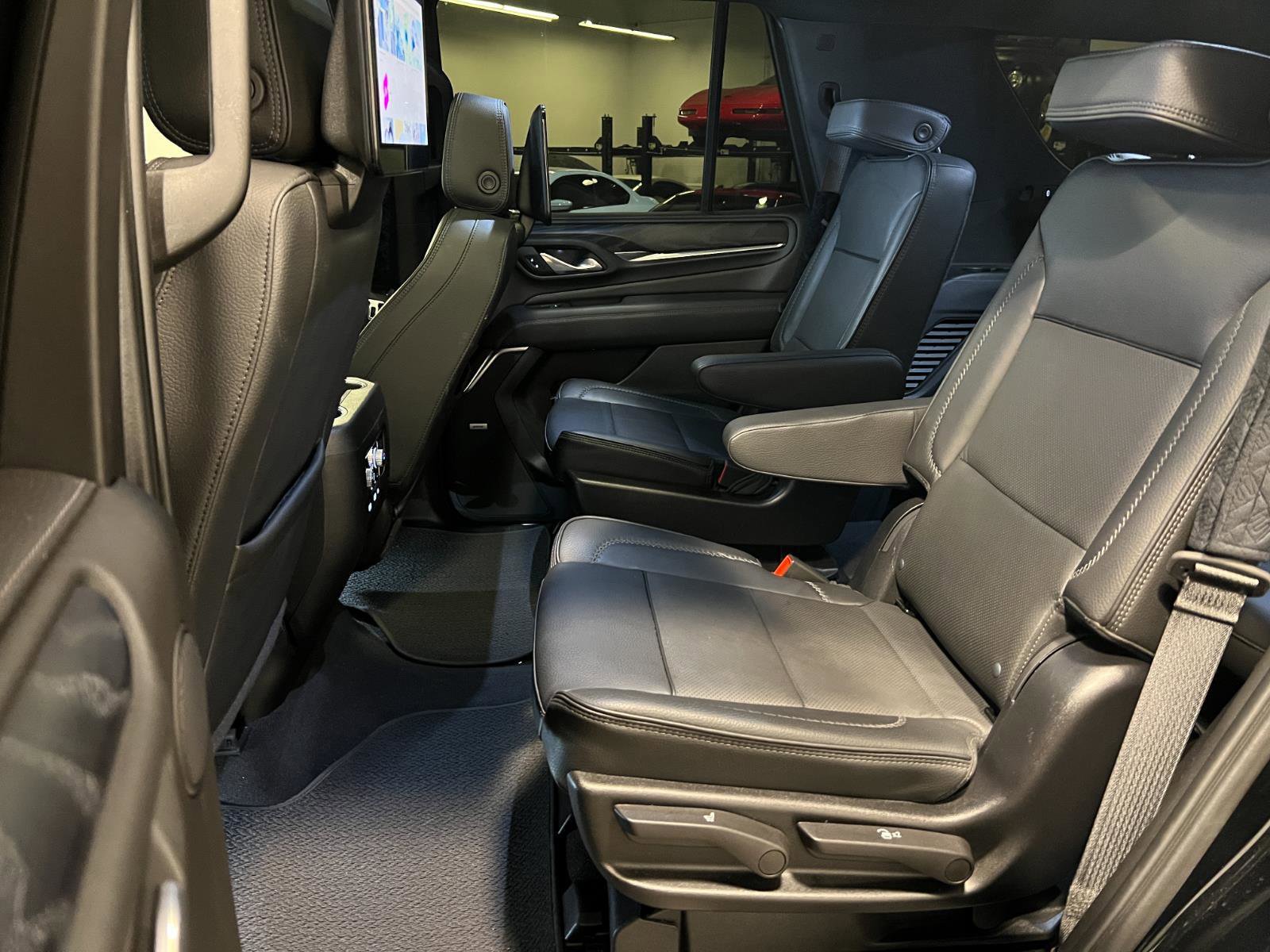 Used 2024 GMC Yukon Denali w/ Advanced Technology Package image 29