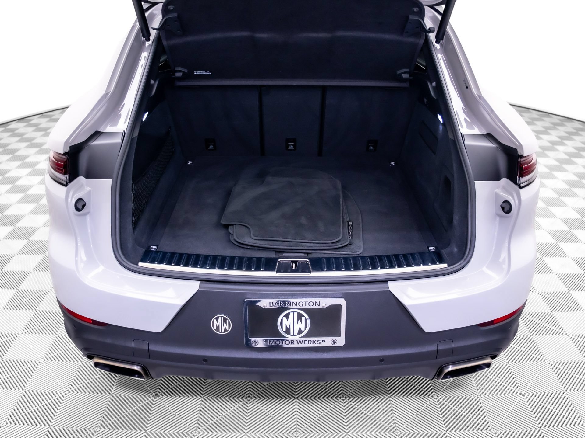 Used 2024 Porsche Cayenne Coupe AWD/4WD image 32