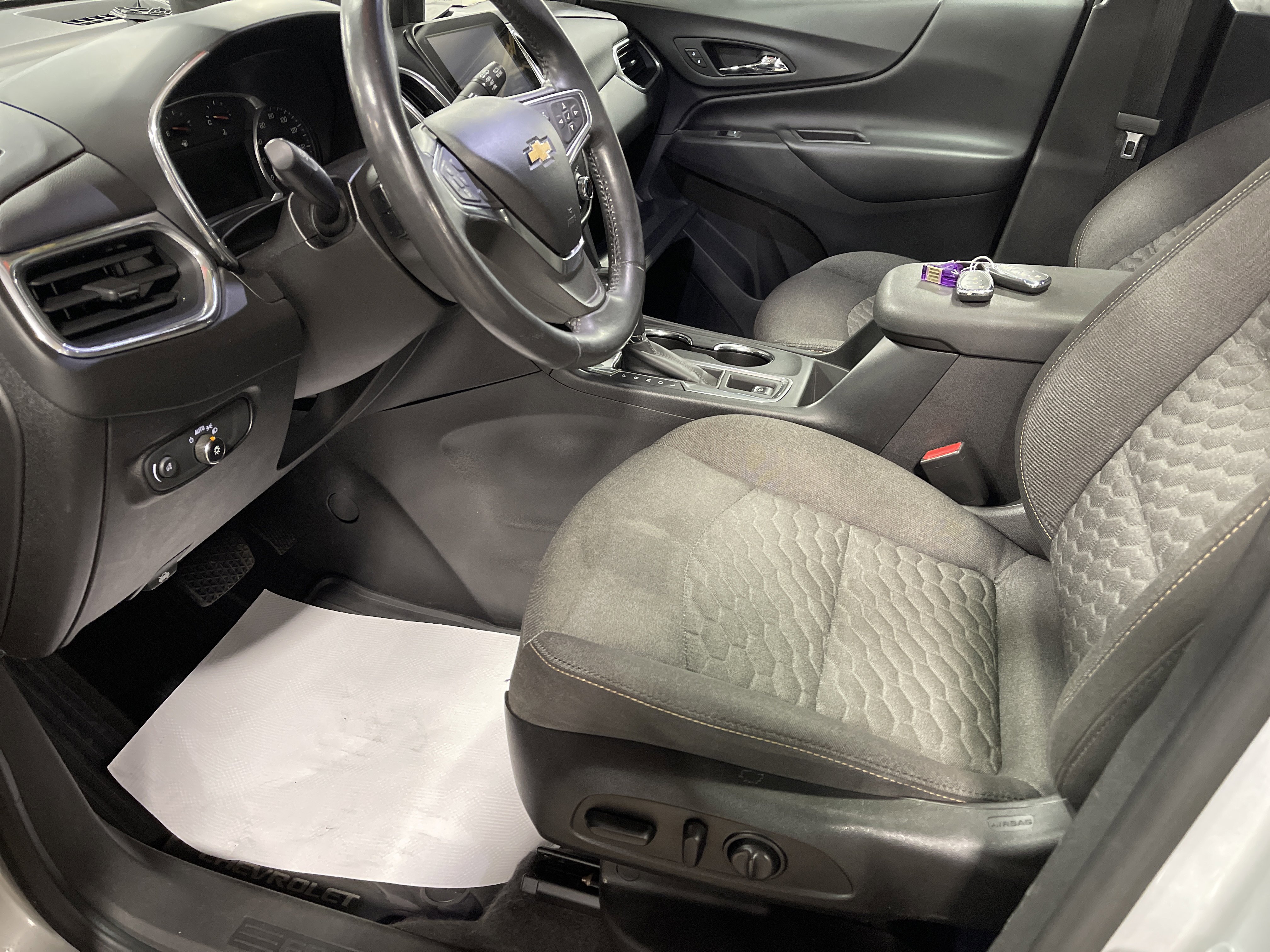 Used 2018 Chevrolet Equinox LT w/ Sun & Infotainment Package image 10