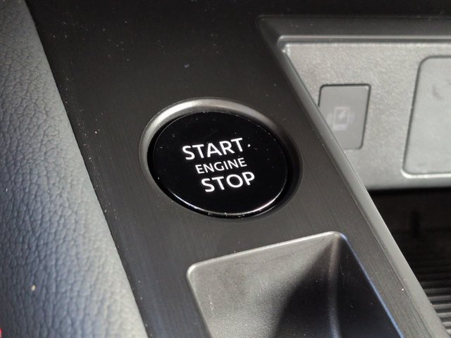 Used 2025 Nissan Kicks SR FWD image 25