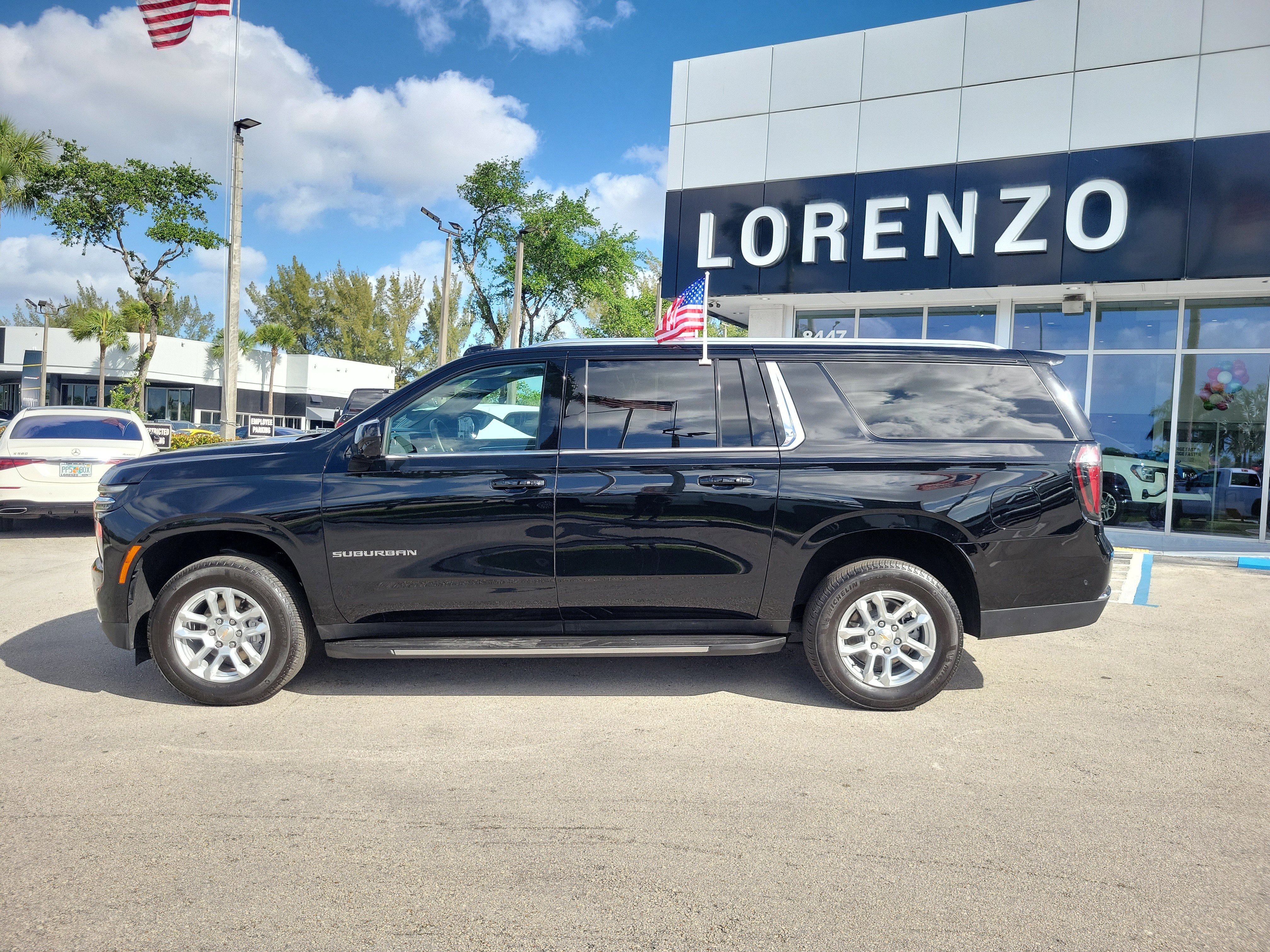 Used 2025 Chevrolet Suburban LS w/ LPO, Dark Essentials Package RWD image 8