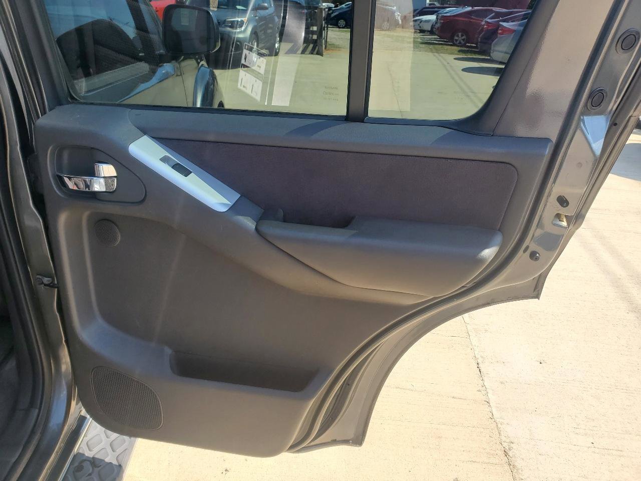 Used 2008 Nissan Pathfinder SE w/ Premium Pkg image 8