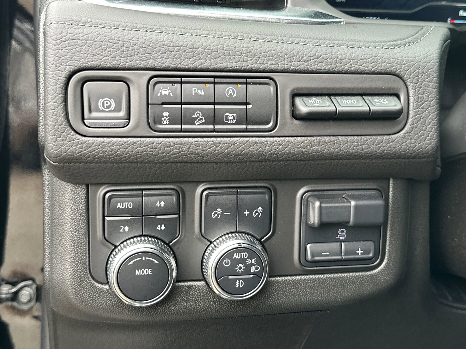 Used 2024 GMC Yukon XL Denali w/ Max Trailering Package image 28