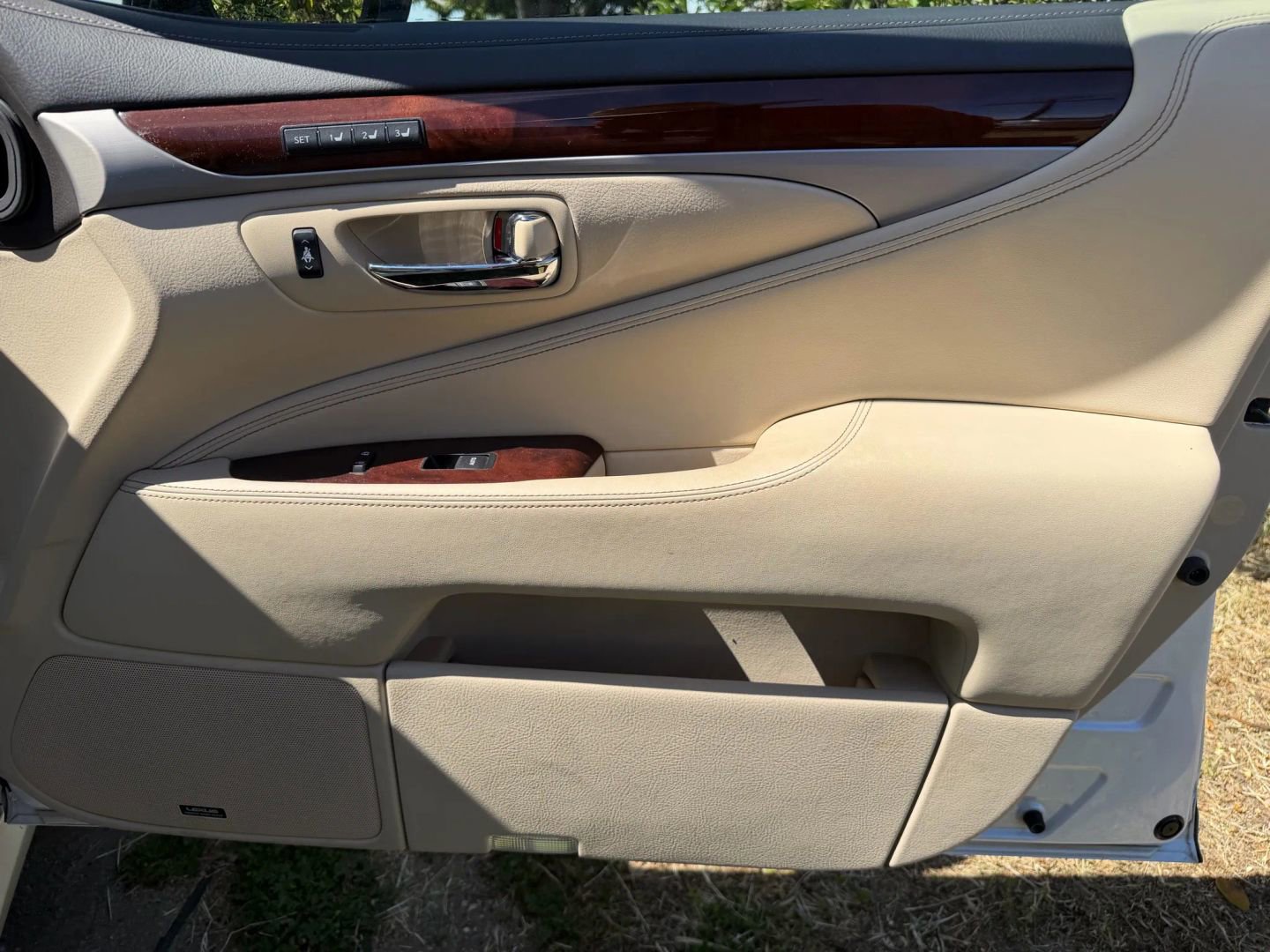 Used 2016 Lexus LS 460 w/ Comfort Package image 15