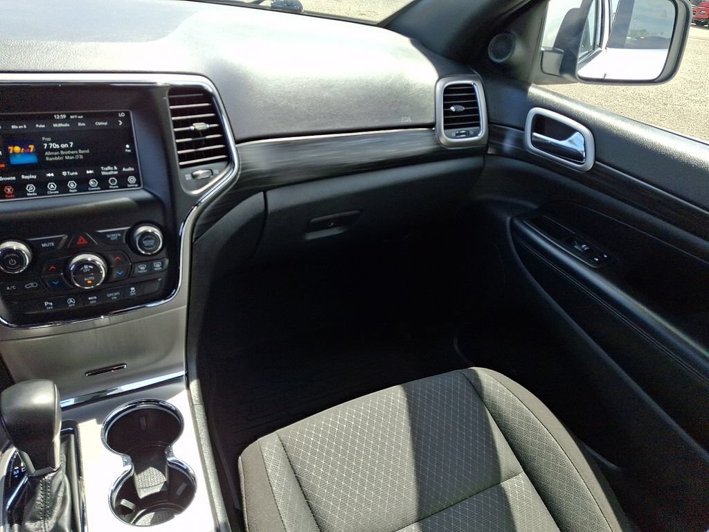 Used 2021 Jeep Grand Cherokee Laredo AWD/4WD image 17
