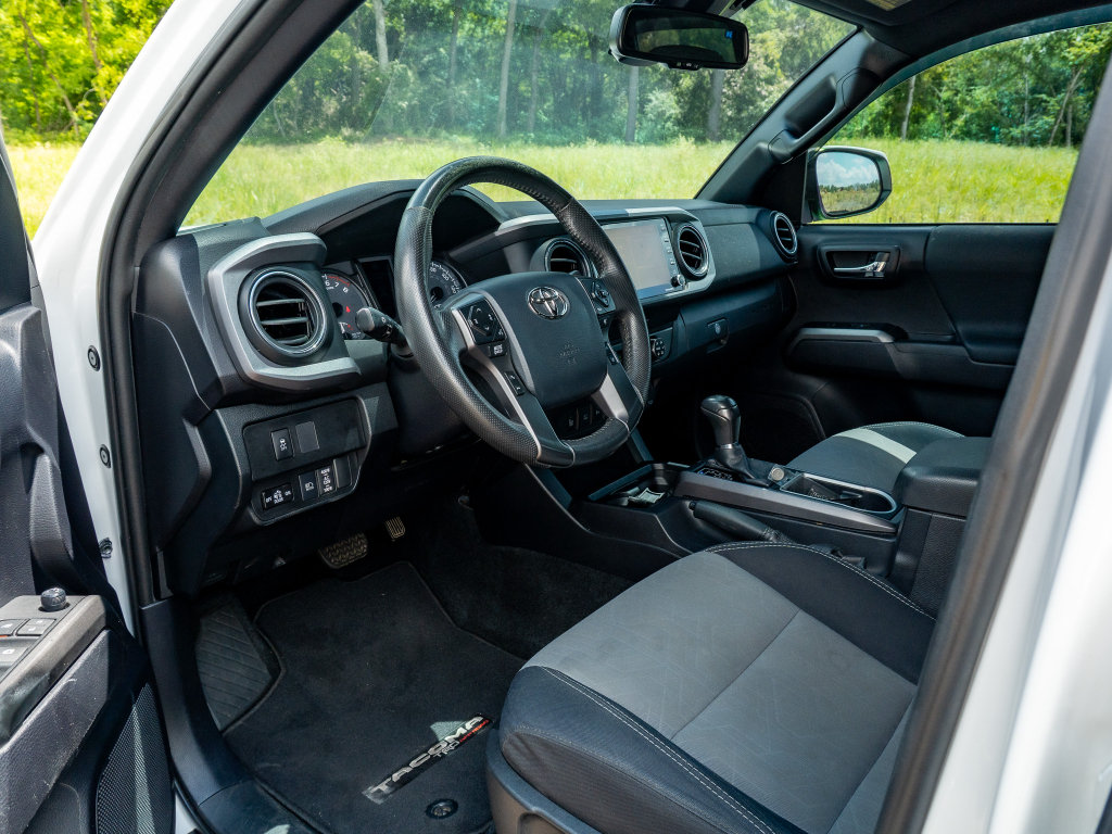 Used 2020 Toyota Tacoma TRD Sport w/ Technology Package AWD/4WD image 11