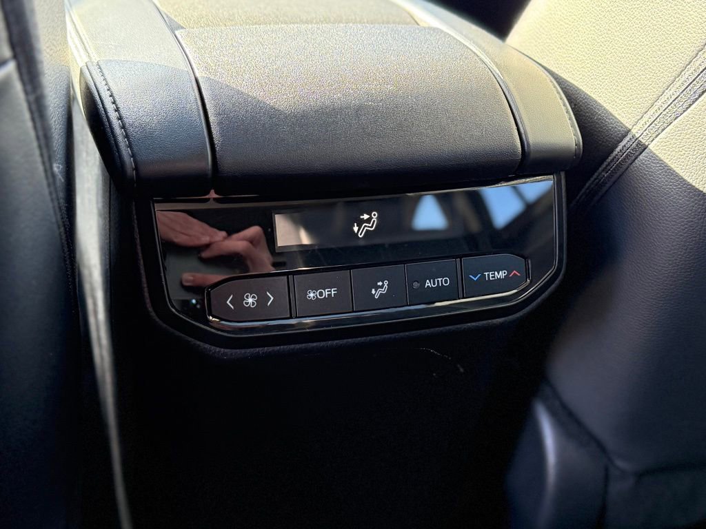 Certified 2024 Toyota Highlander XLE image 11