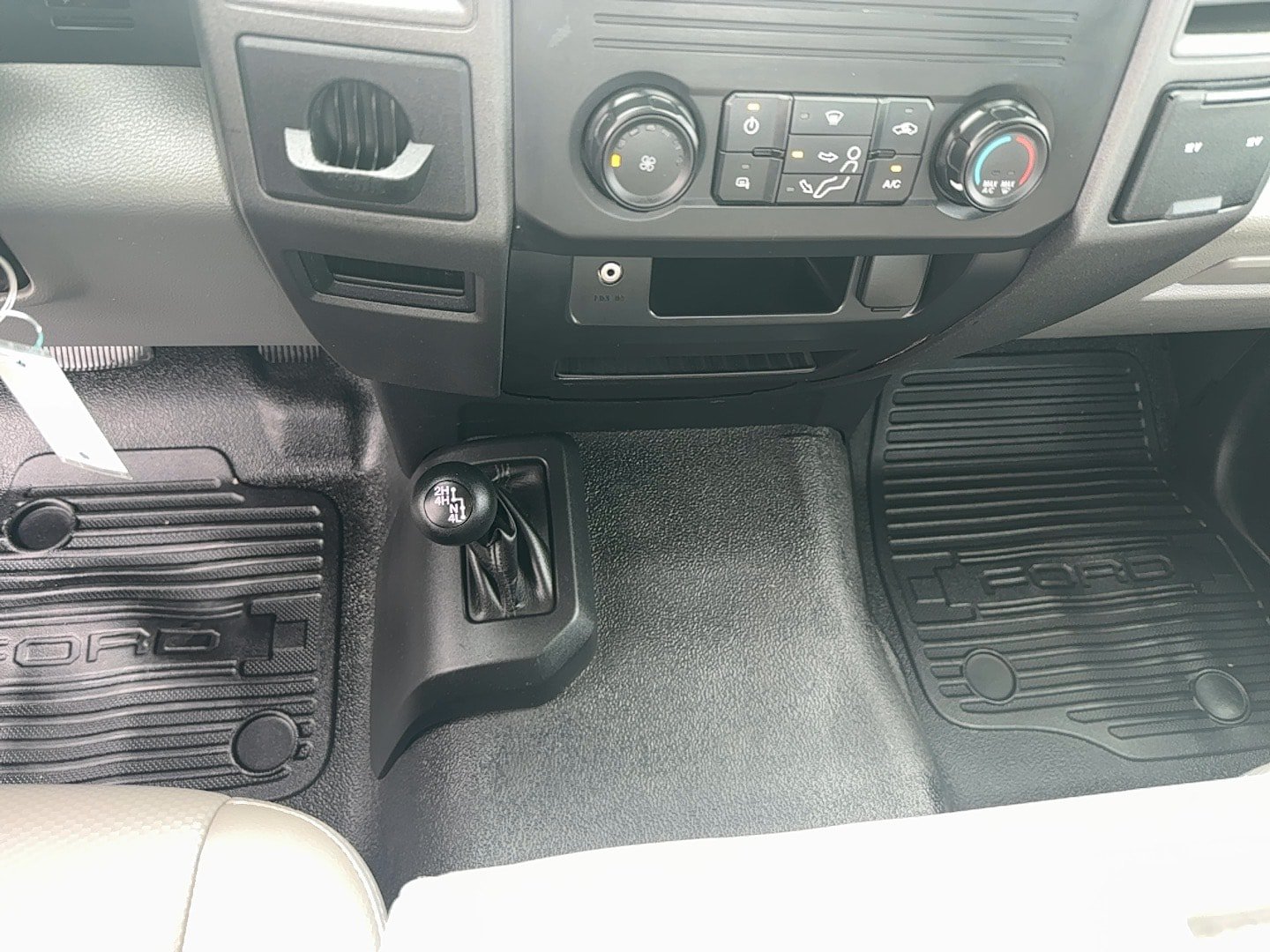 Used 2017 Ford F250 XL w/ Power Equipment Group AWD/4WD image 20