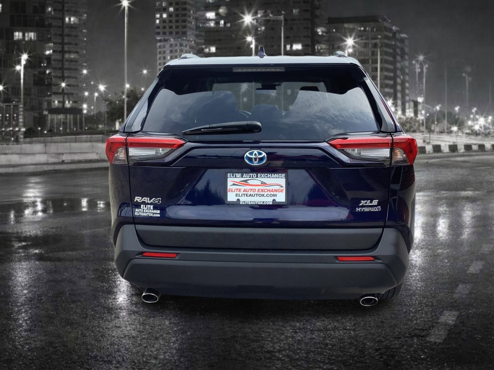 Used 2021 Toyota RAV4 XLE w/ Convenience Package image 8