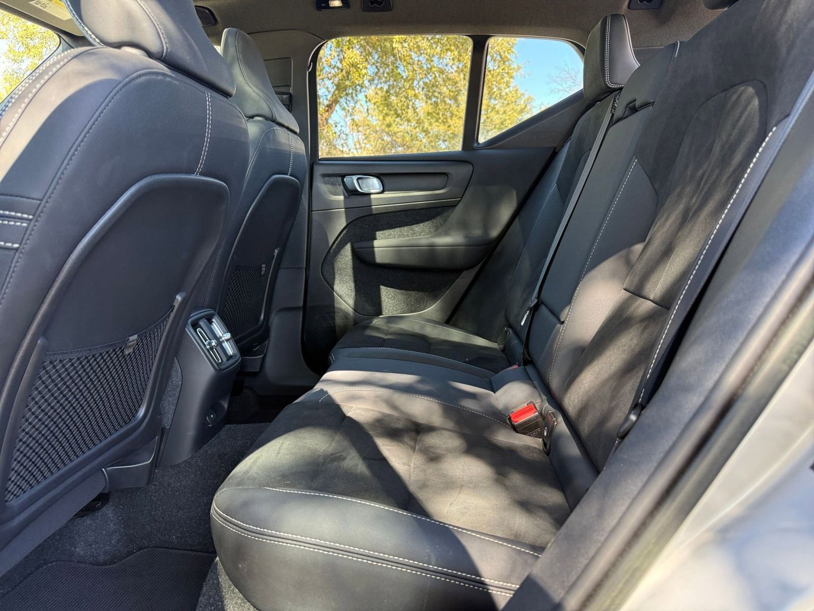 Used 2023 Volvo XC40 Recharge Plus image 32