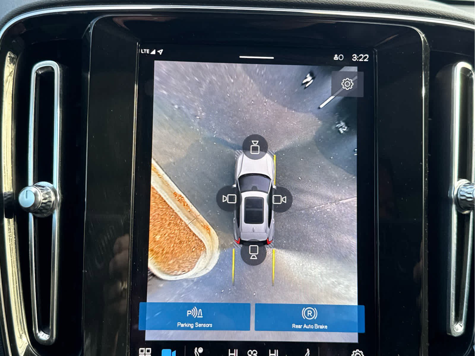 Certified 2023 Volvo XC40 B4 Plus w/ Driver Assist Package image 33