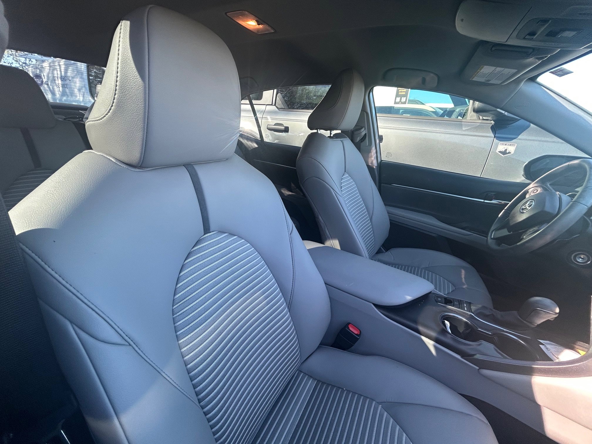 Used 2023 Toyota Camry SE image 2