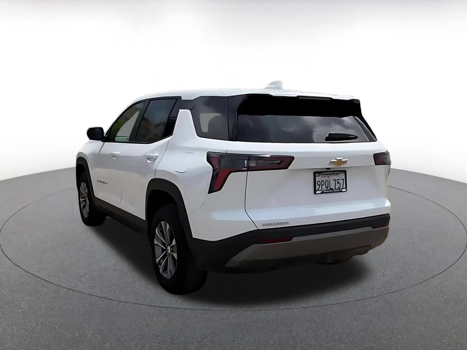 Used 2025 Chevrolet Equinox LT FWD image 11