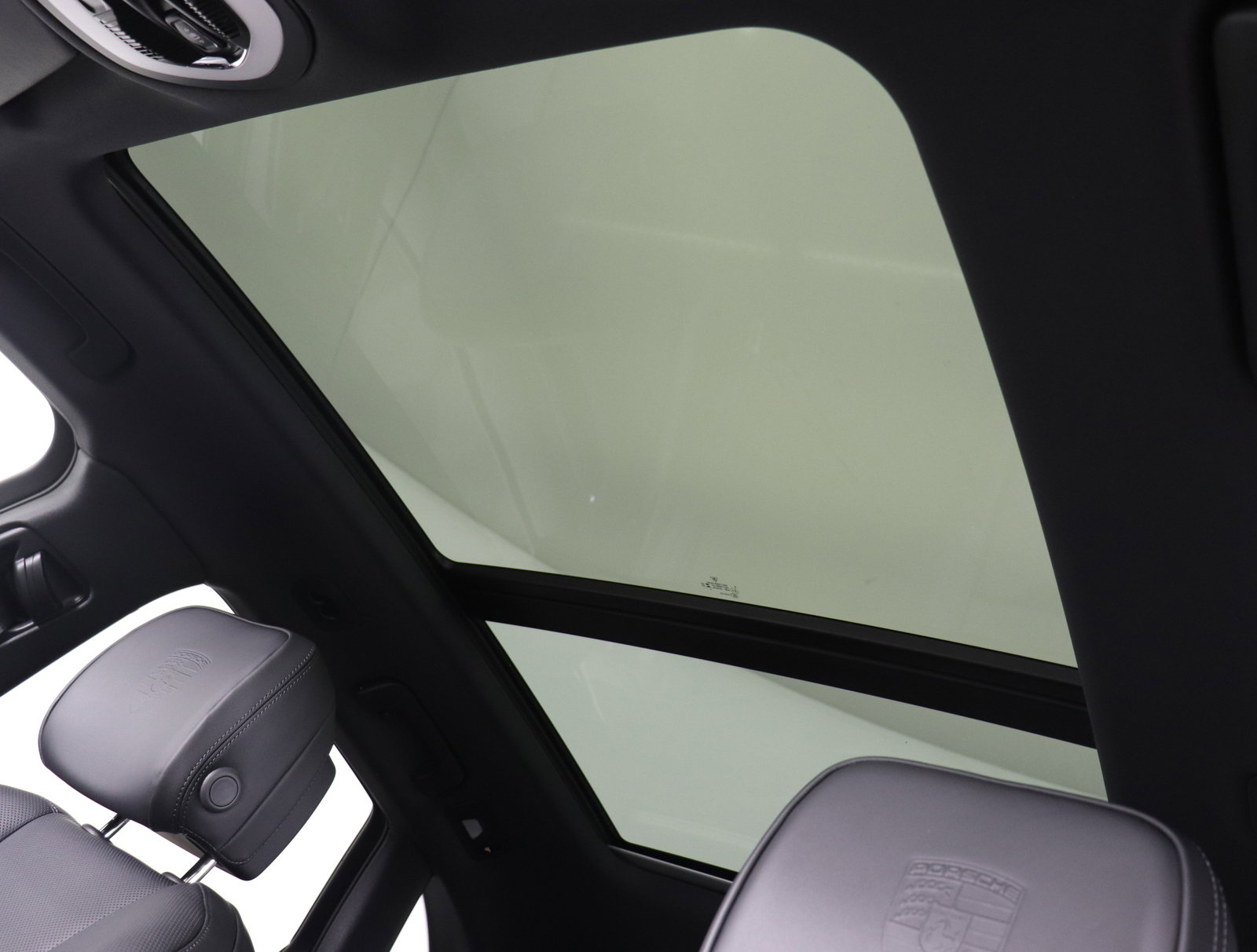 Used 2025 Porsche Macan image 29