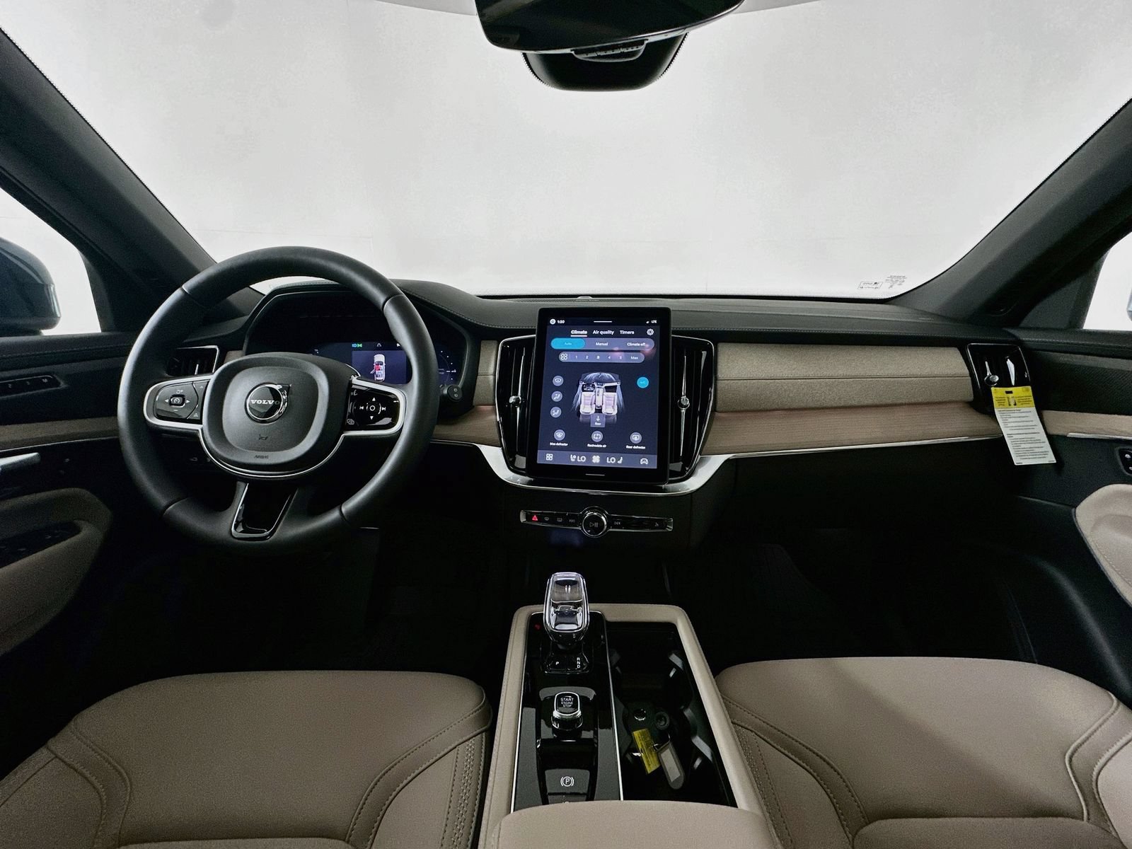 New 2026 Volvo XC90 T8 Plus w/ Protection Package Premier AWD/4WD image 14