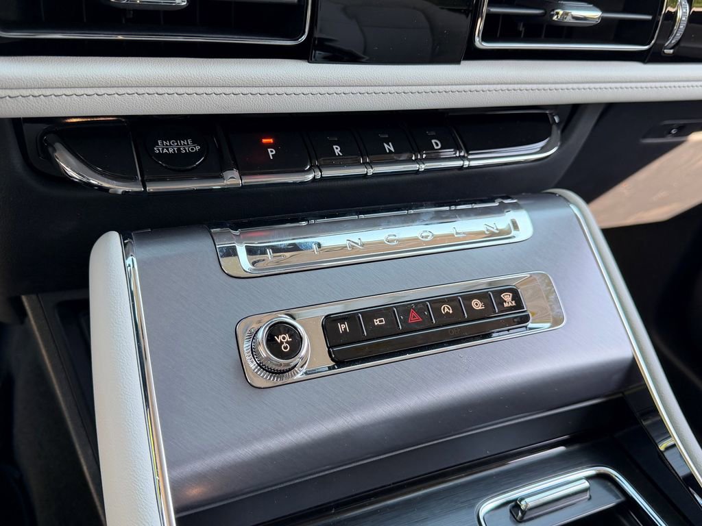 New 2026 Lincoln Aviator AWD w/ Jet Appearance Package image 20