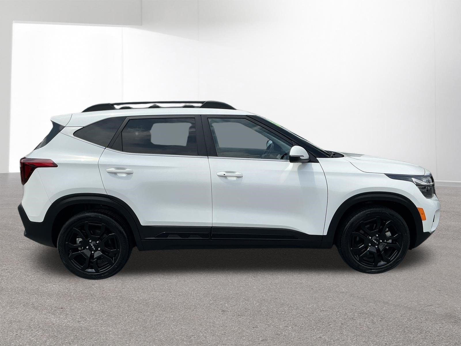 Used 2024 Kia Seltos X-Line AWD/4WD image 2