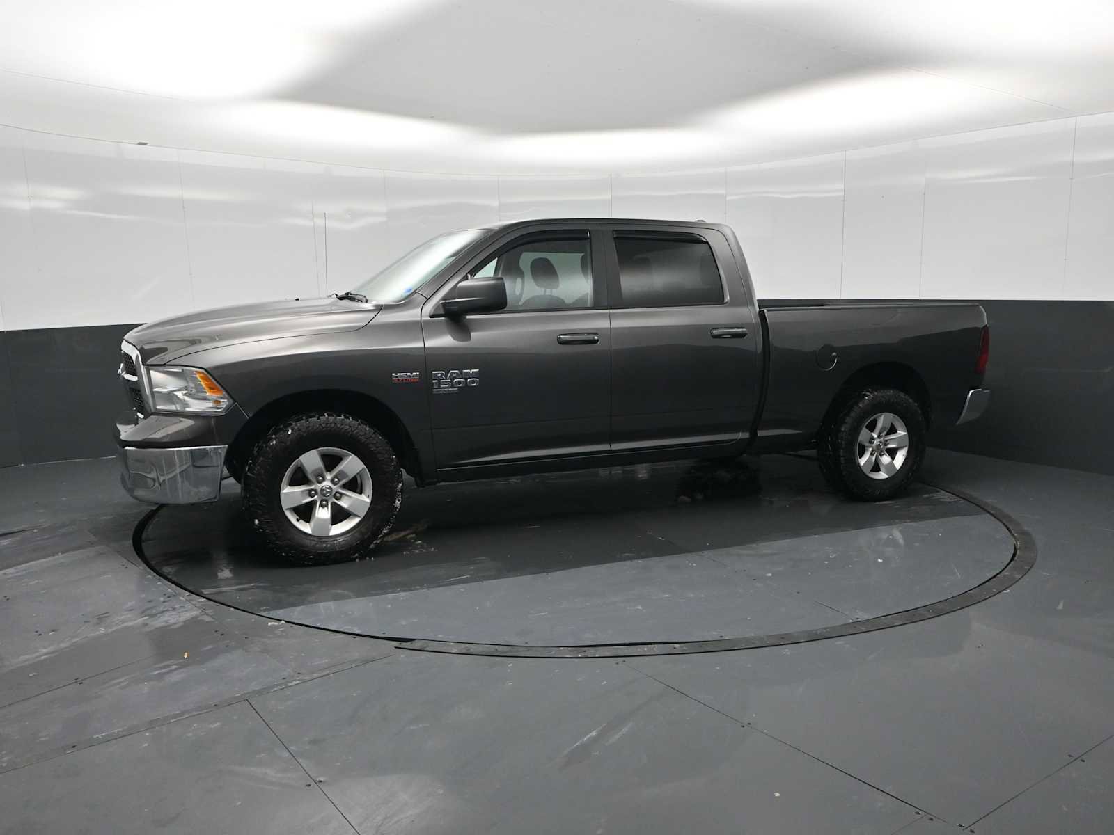 Used 2021 RAM 1500 Classic SLT image 4