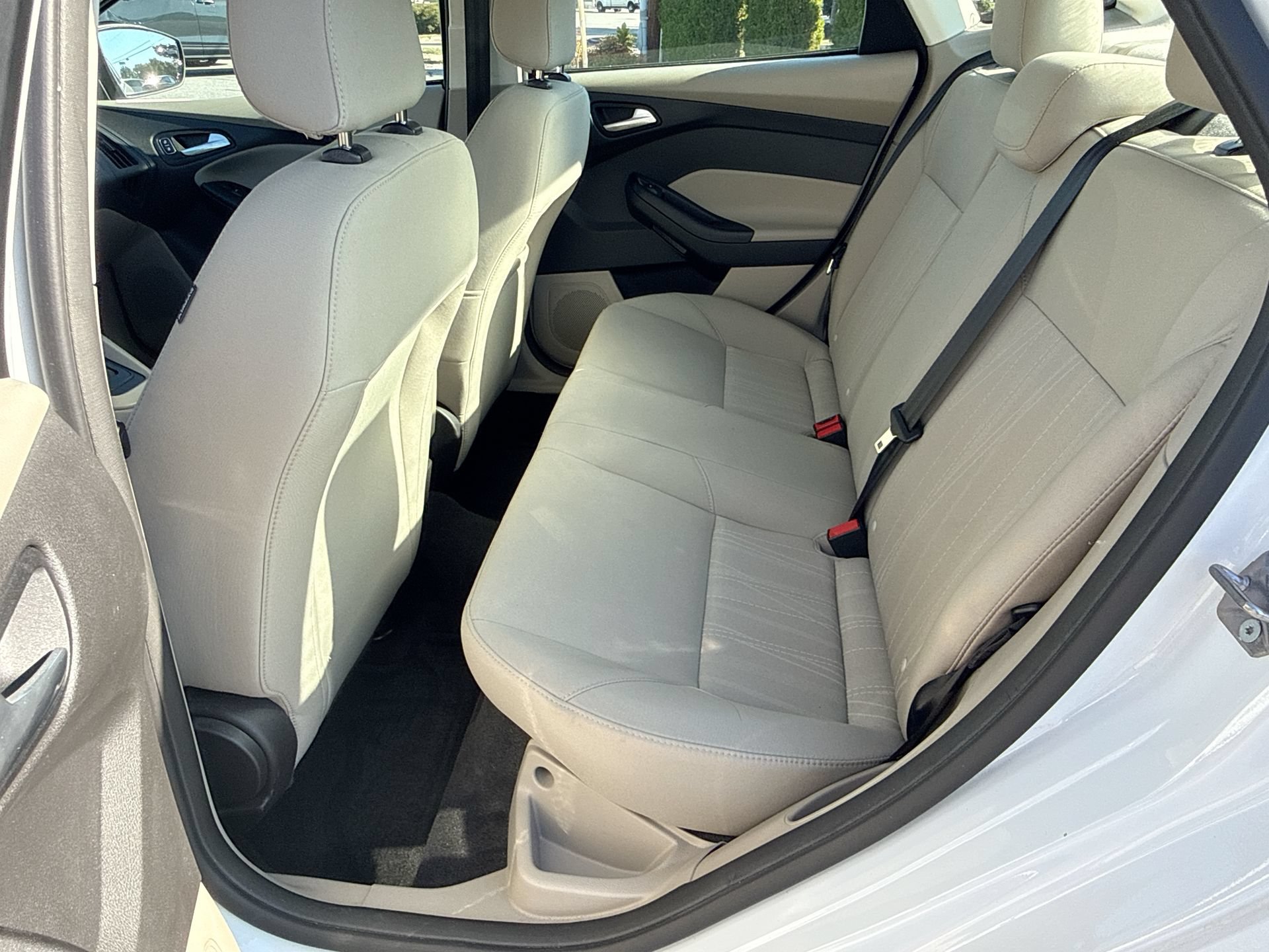 Used 2018 Ford Focus SE FWD image 16