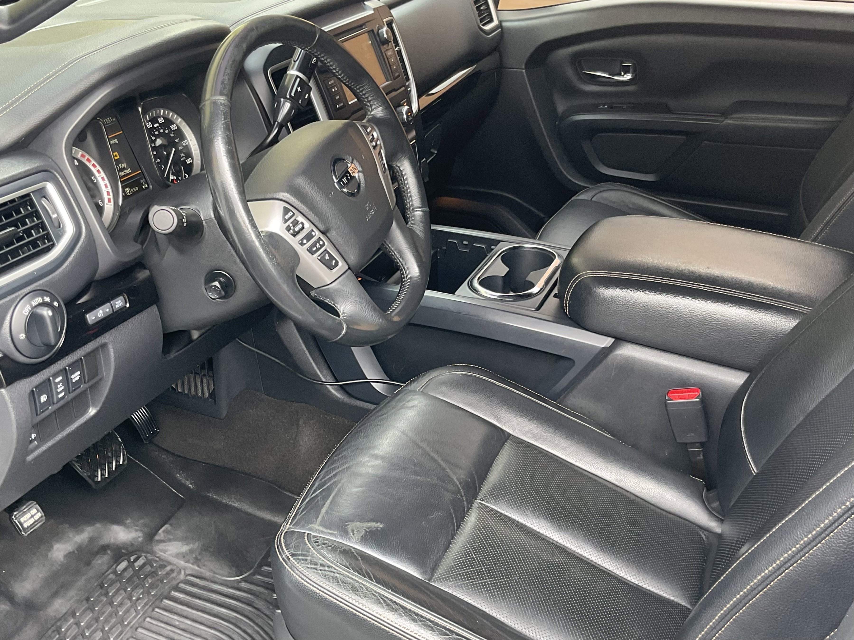 Used 2019 Nissan Titan SL w/ Midnight Edition image 23