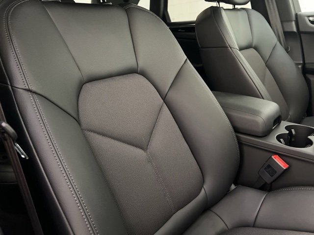 Used 2025 Porsche Macan T image 55