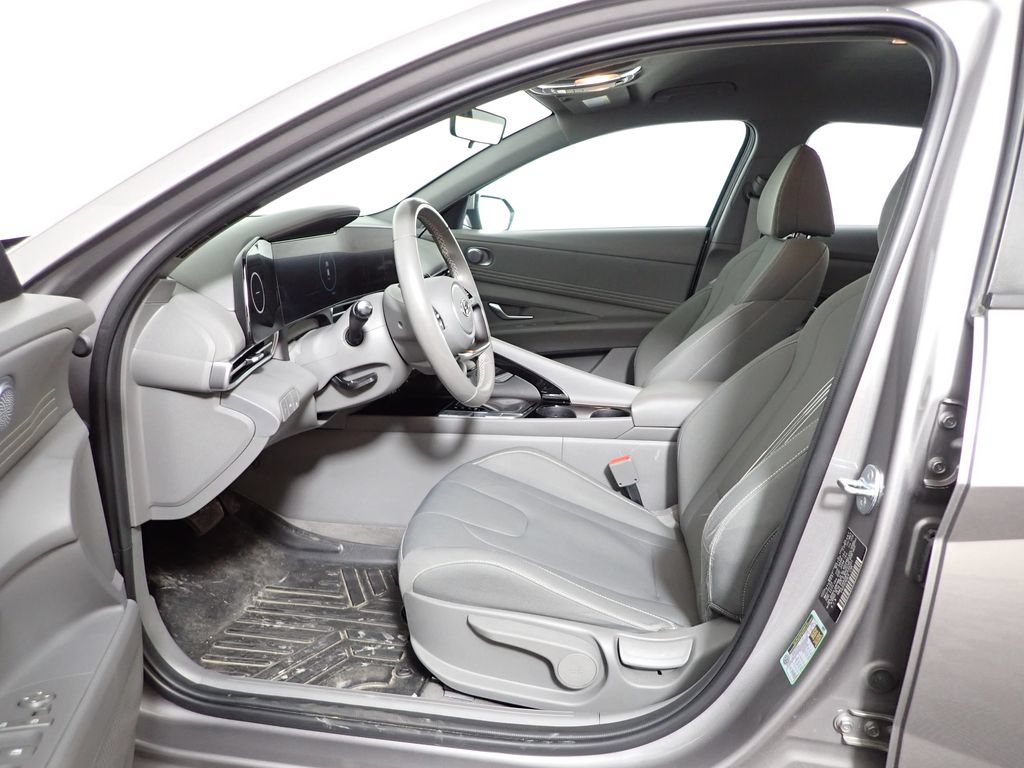 Used 2023 Hyundai Elantra SEL w/ Convenience Package FWD image 20