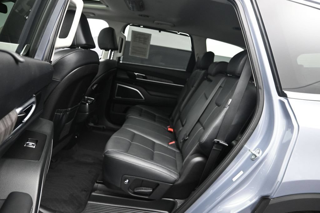 Used 2025 Kia Telluride EX FWD image 13