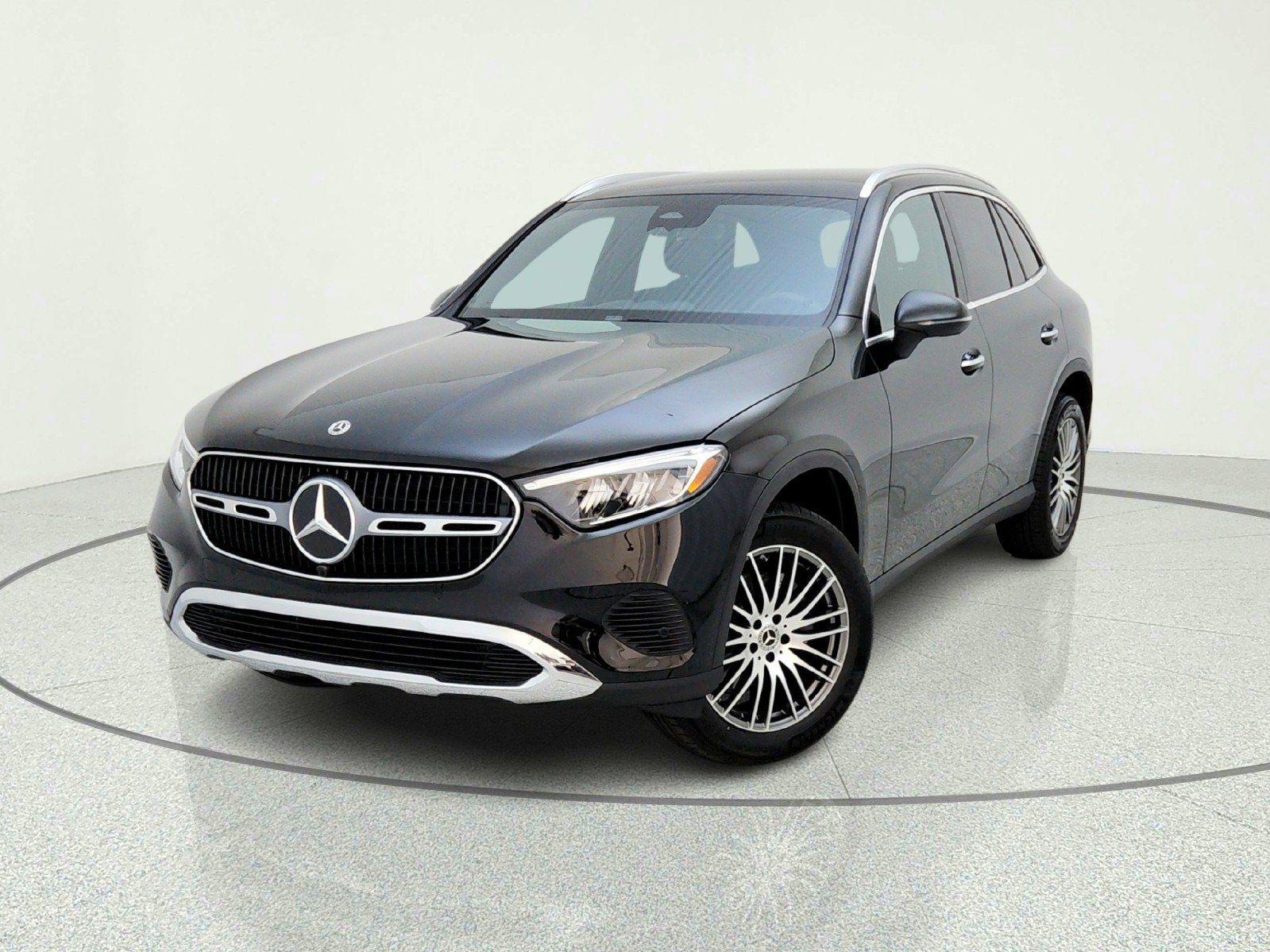 Used 2025 Mercedes-Benz GLC 300 image 2