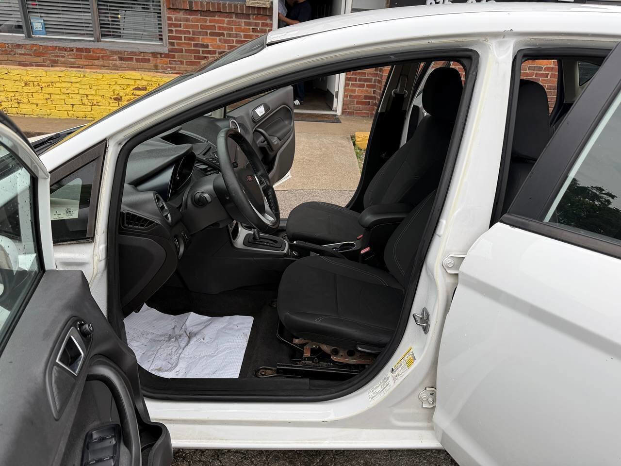 Used 2015 Ford Fiesta SE FWD image 10
