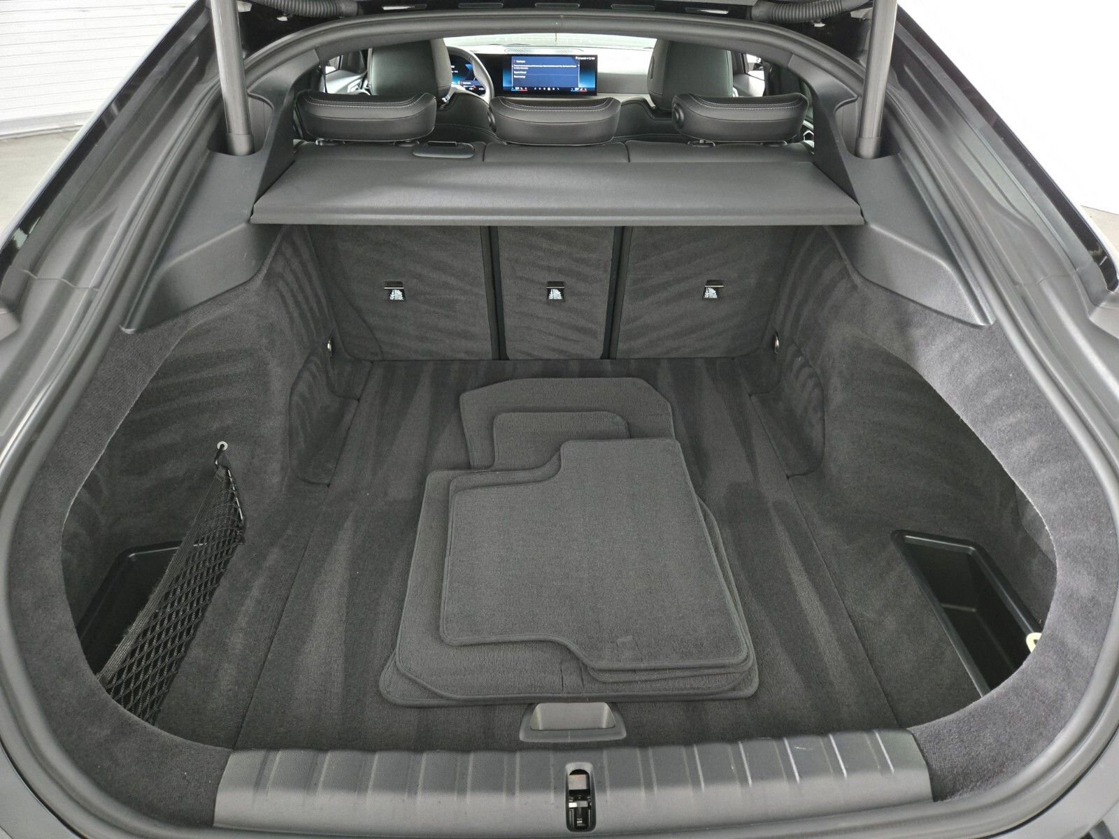 Used 2025 BMW i4 eDrive40 w/ Parking Assistance Package RWD image 16