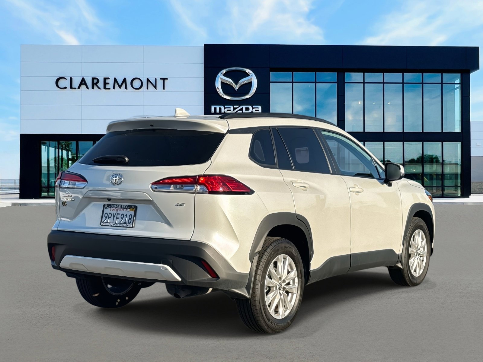 Used 2024 Toyota Corolla Cross LE image 5