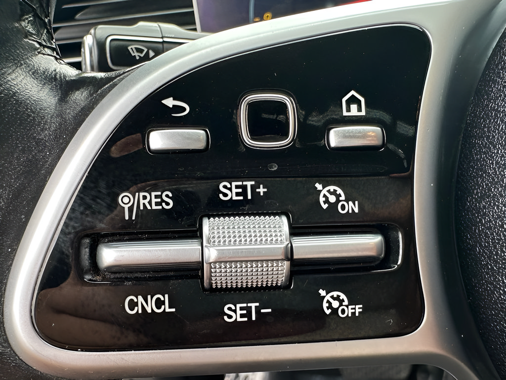 Used 2020 Mercedes-Benz GLE 450 4MATIC w/ Premium Package image 35
