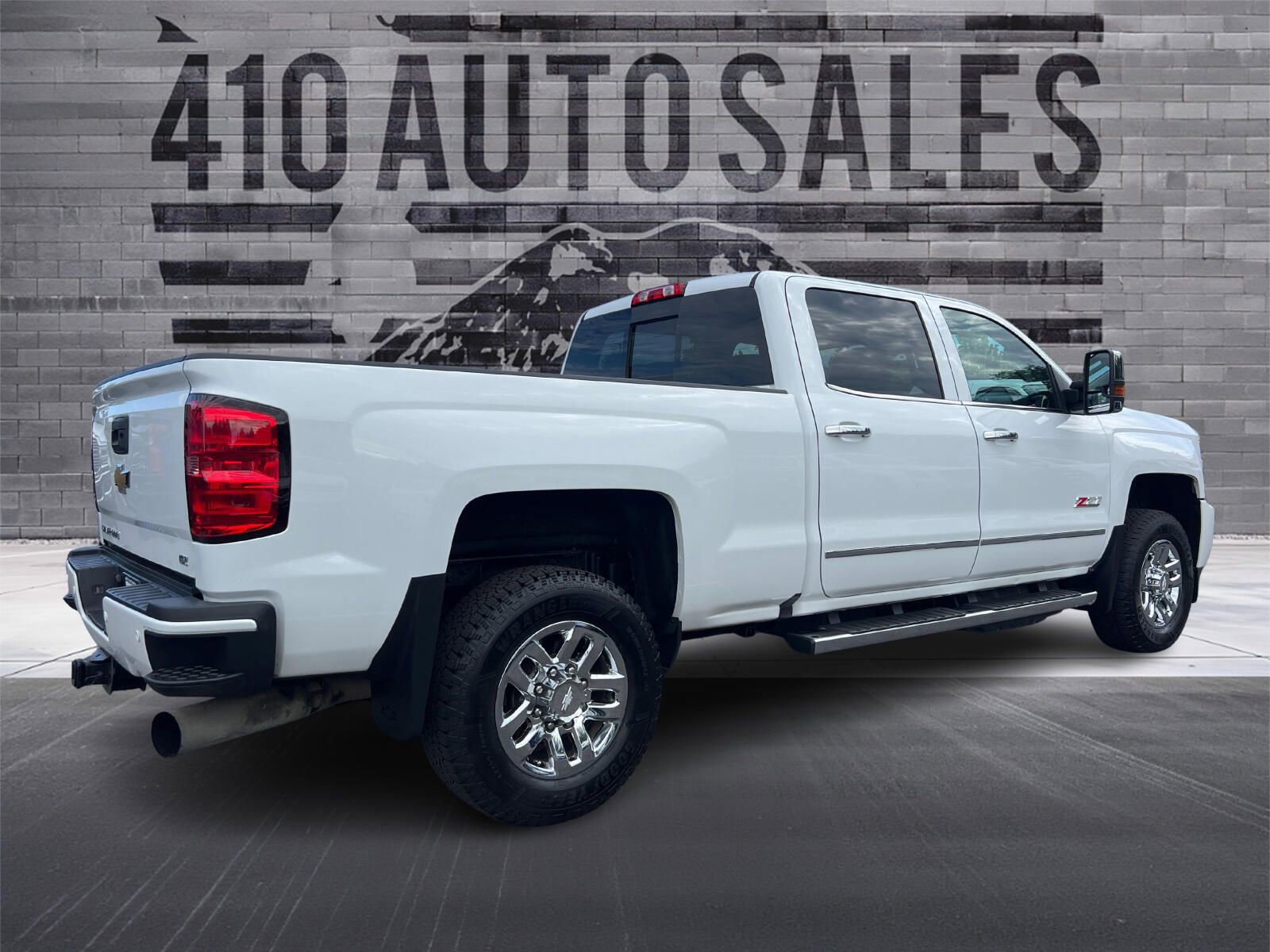 Used 2018 Chevrolet Silverado 3500 LTZ image 3