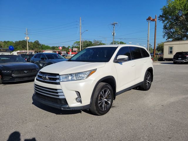 Used 2019 Toyota Highlander Plus AWD/4WD image 4