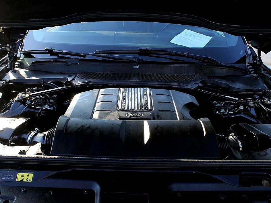 Used 2018 Land Rover Discovery SE image 15