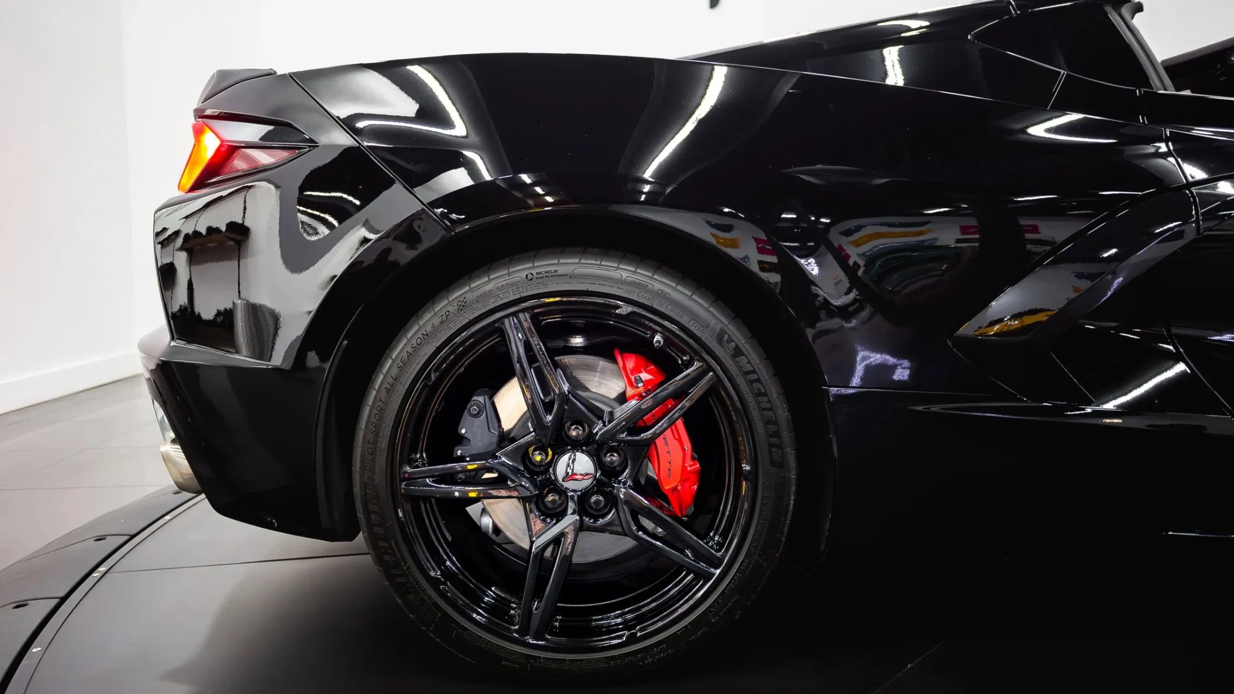 Used 2023 Chevrolet Corvette Stingray Coupe w/ 1LT image 17