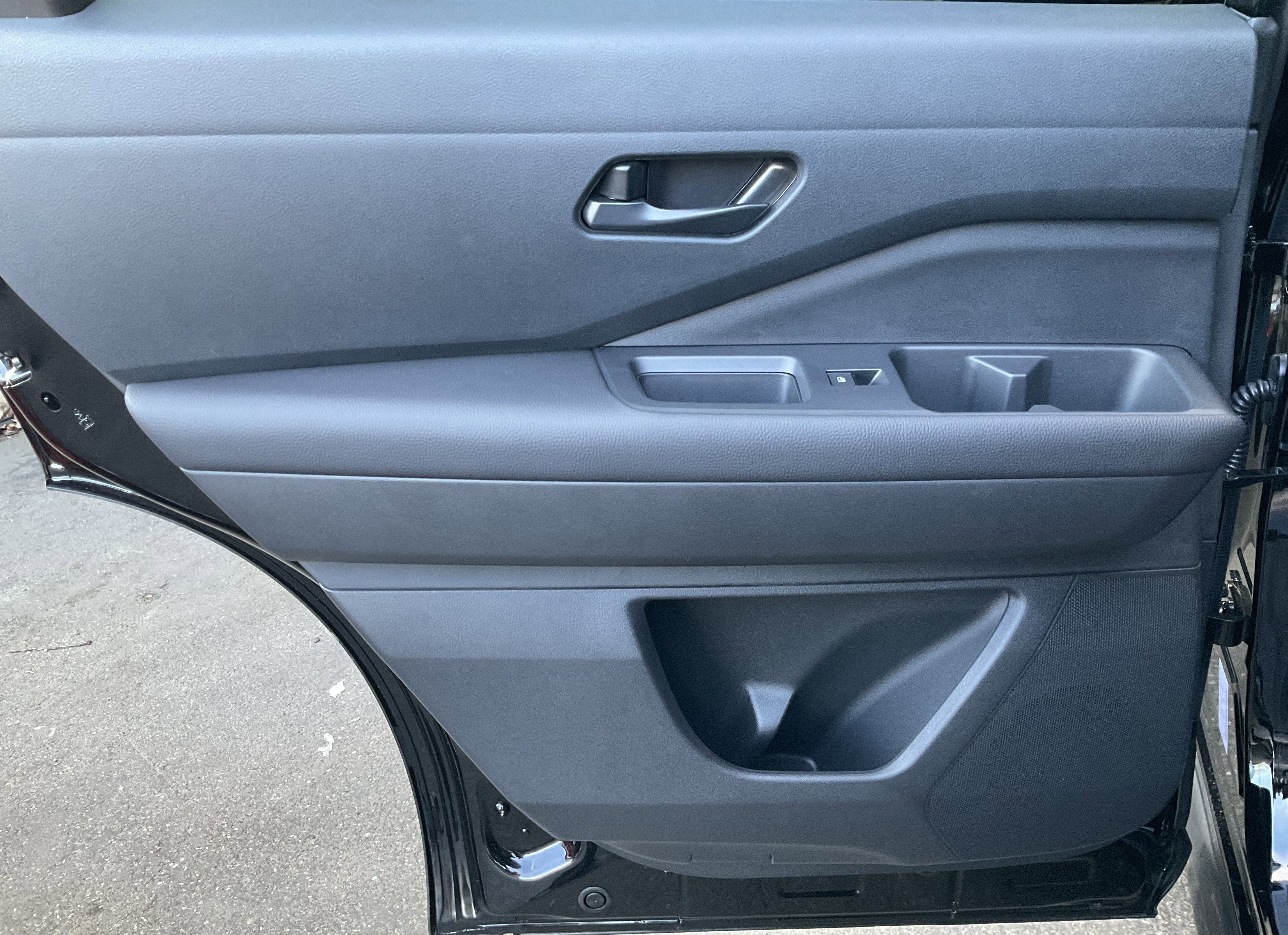 Used 2025 Nissan Pathfinder SV w/ Black Appearance Package image 34