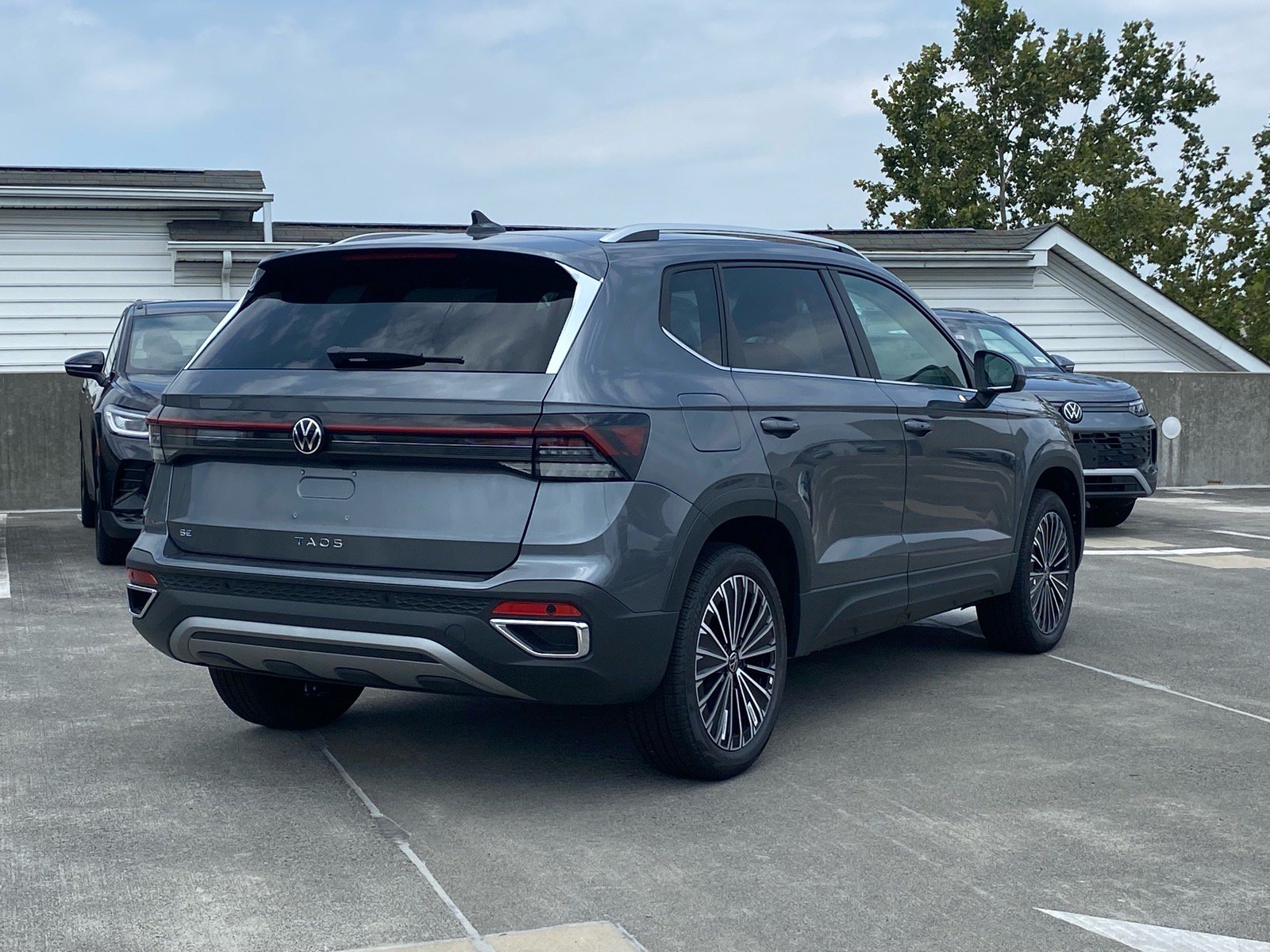 New 2026 Volkswagen Taos SE FWD image 3