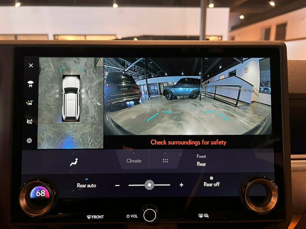 Used 2025 Lexus GX 550 PremiumPlus/TrafficAssist/Blac w/ Accessory Package (31) image 21