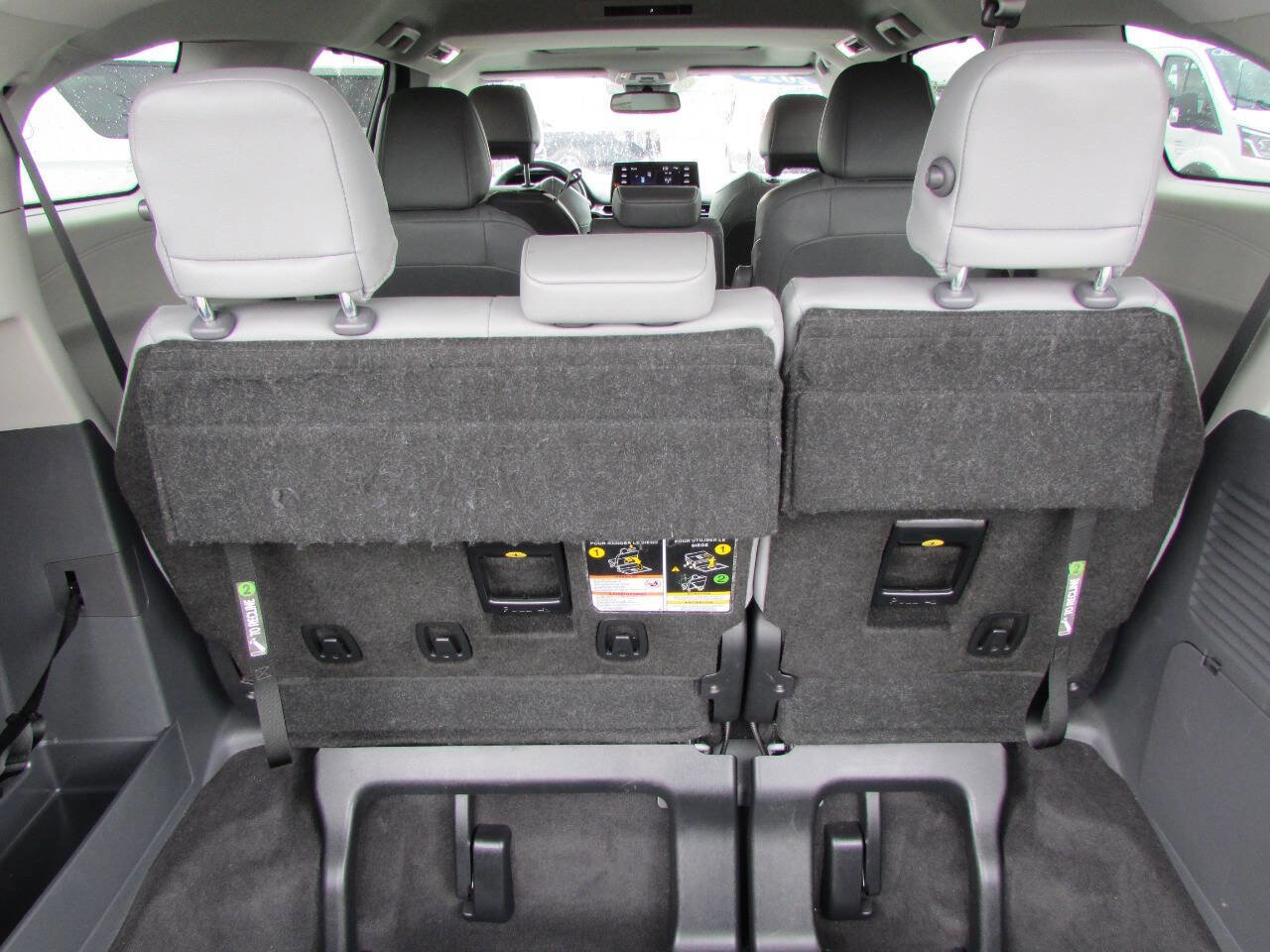 Used 2024 Toyota Sienna XLE image 32
