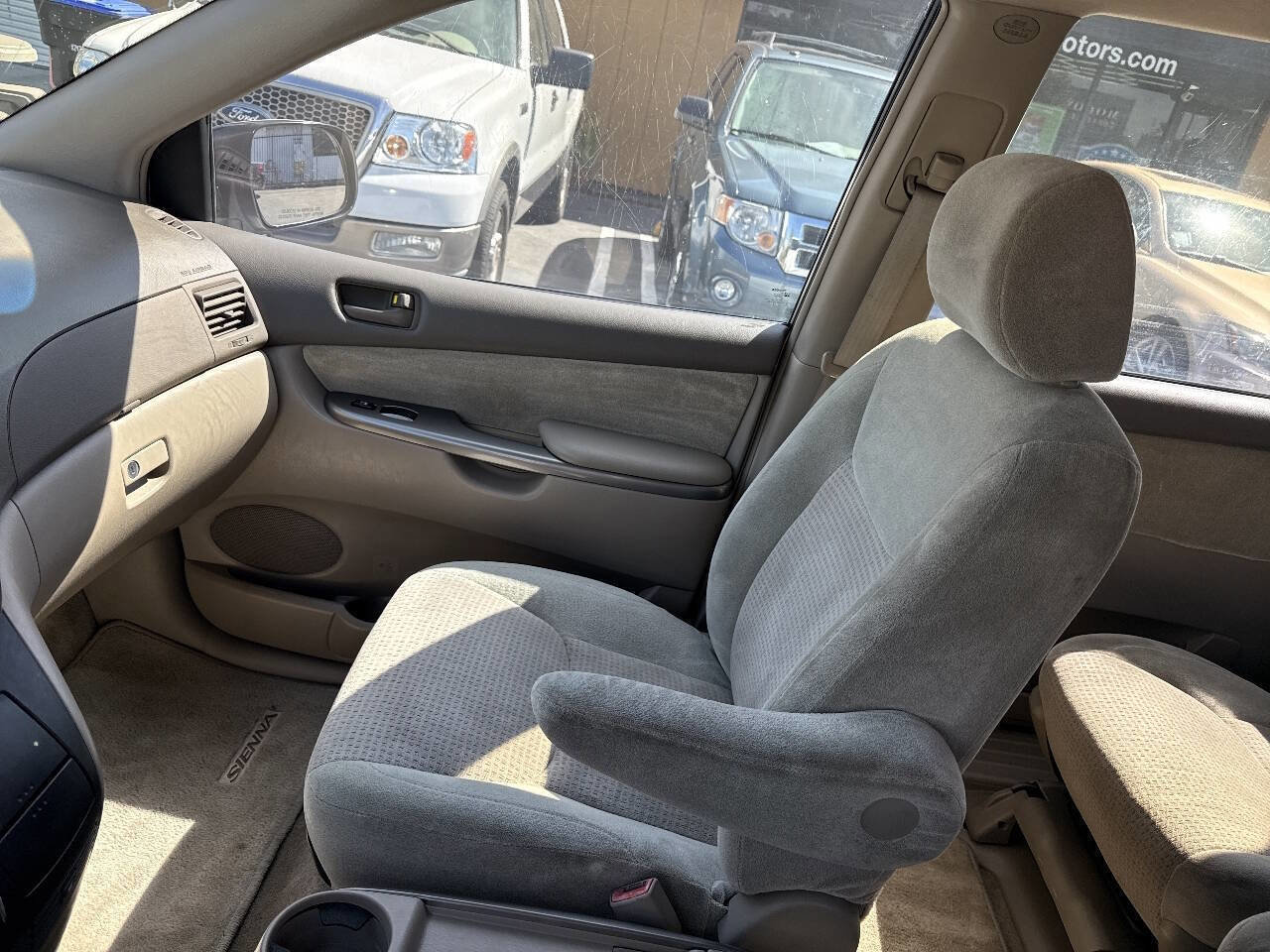 Used 2006 Toyota Sienna CE FWD image 16