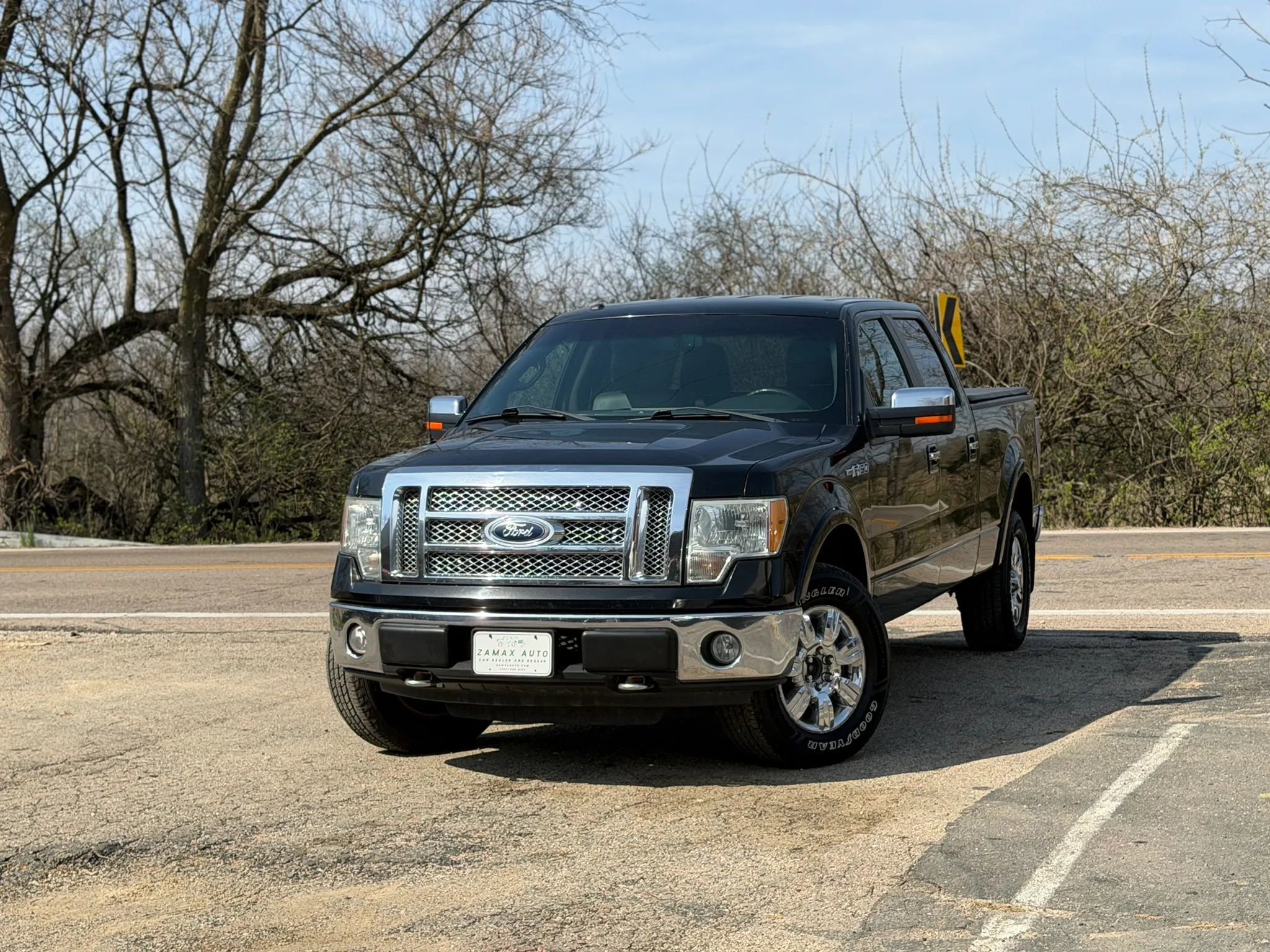 Used 2010 Ford F150 Lariat image 1