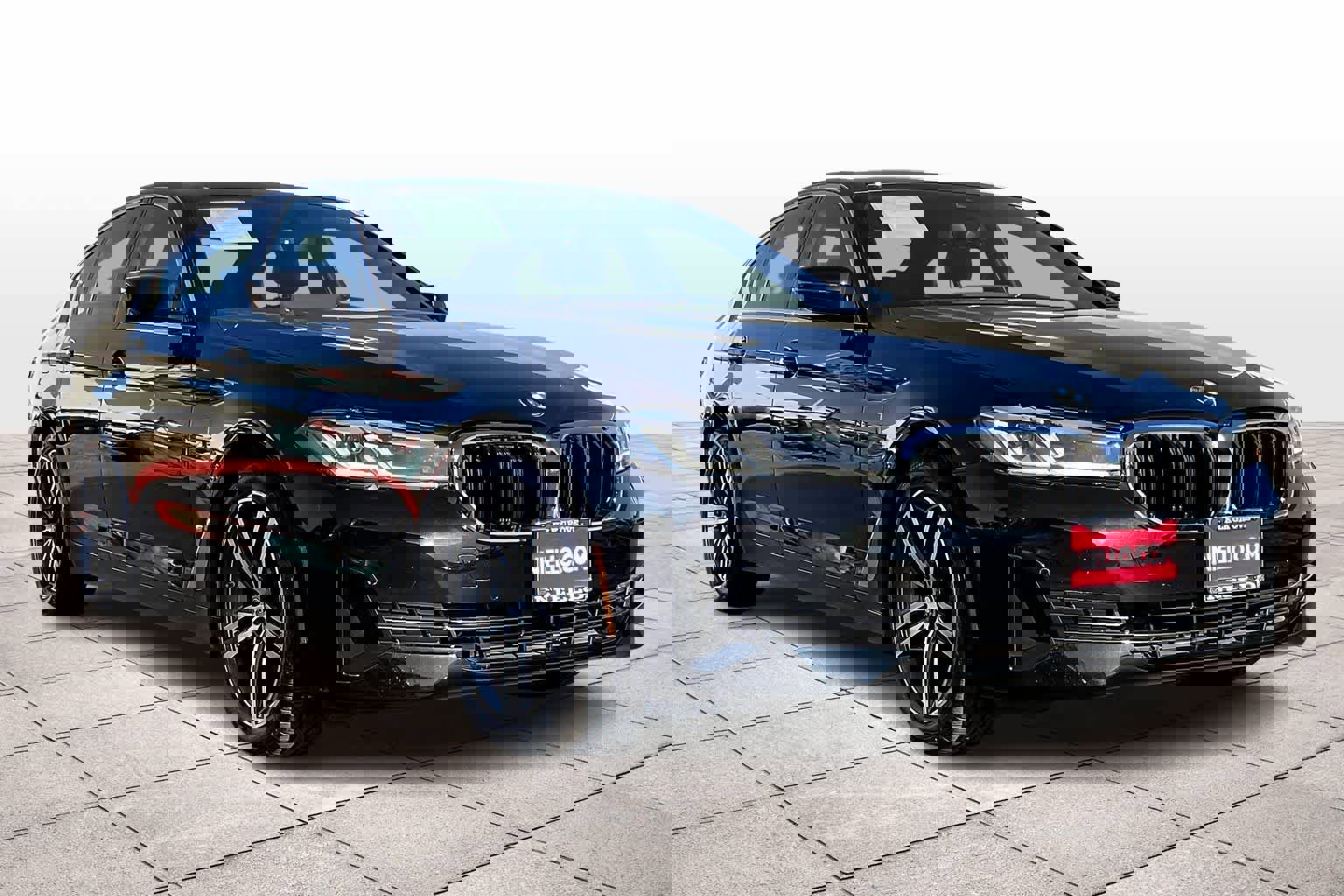 Used 2022 BMW 530i xDrive w/ Premium Package image 2