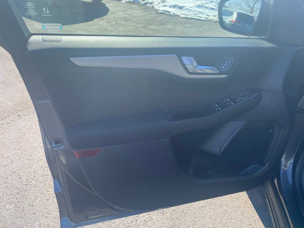 Used 2020 Ford Escape SE image 9