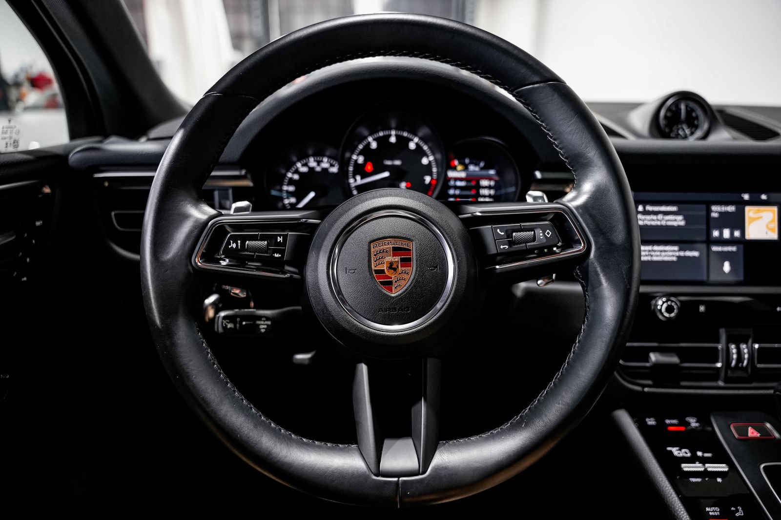 Used 2024 Porsche Macan AWD/4WD image 10
