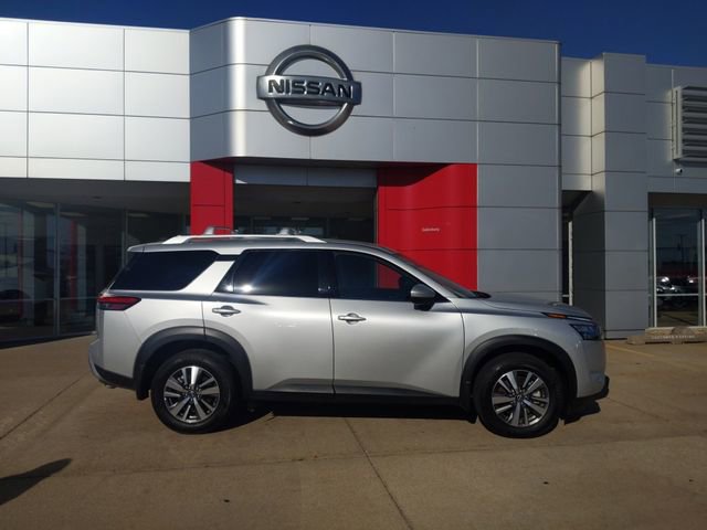 Used 2025 Nissan Pathfinder SL image 6