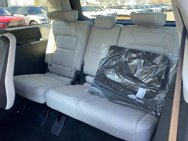 New 2026 Lincoln Navigator Reserve w/ Jet Appearance Package AWD/4WD image 8